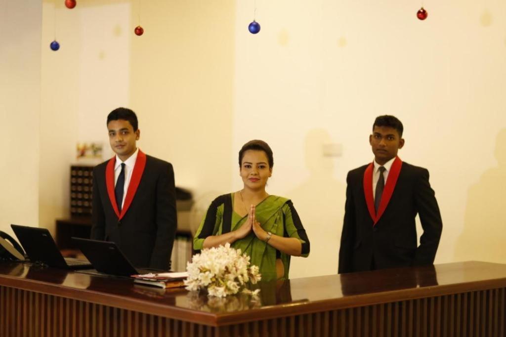 Royal Kandyan Luaran gambar