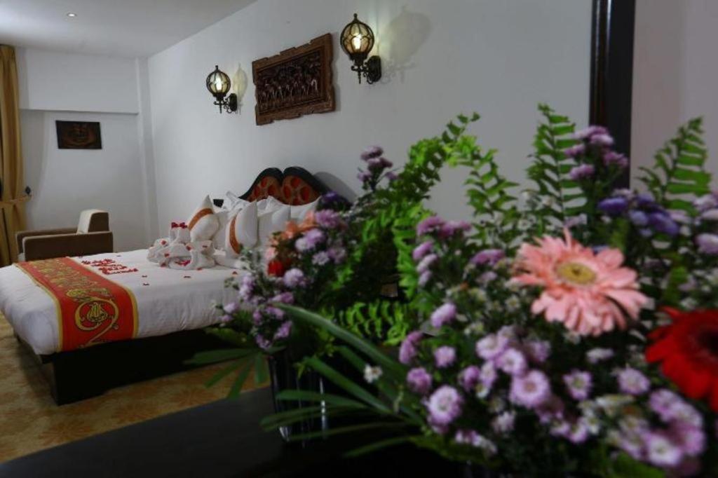 Royal Kandyan Luaran gambar