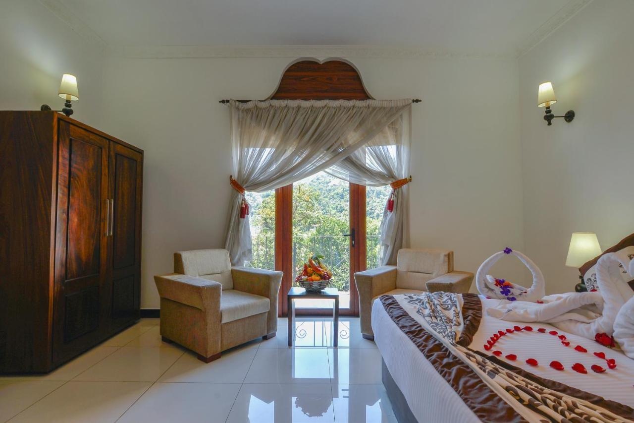 Royal Kandyan Luaran gambar